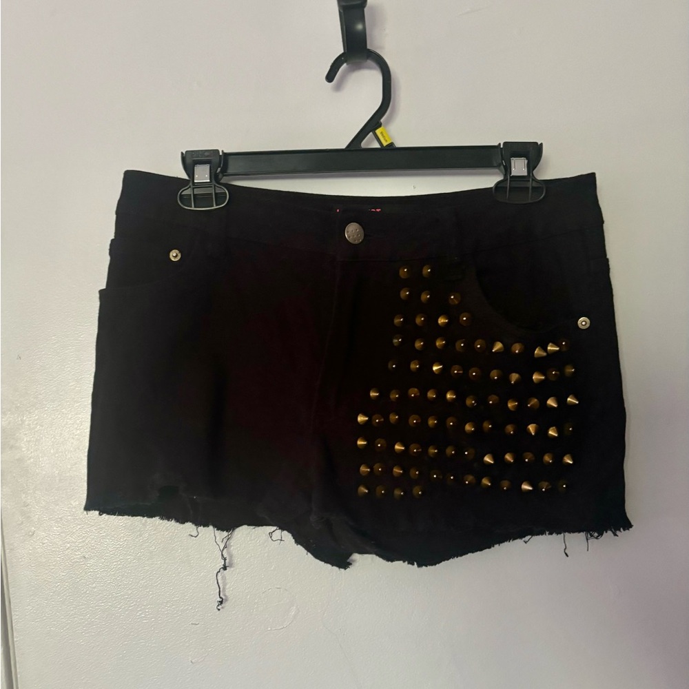 2016 High-waisted black denim shorts with gold studs tumblr pastel grunge alt